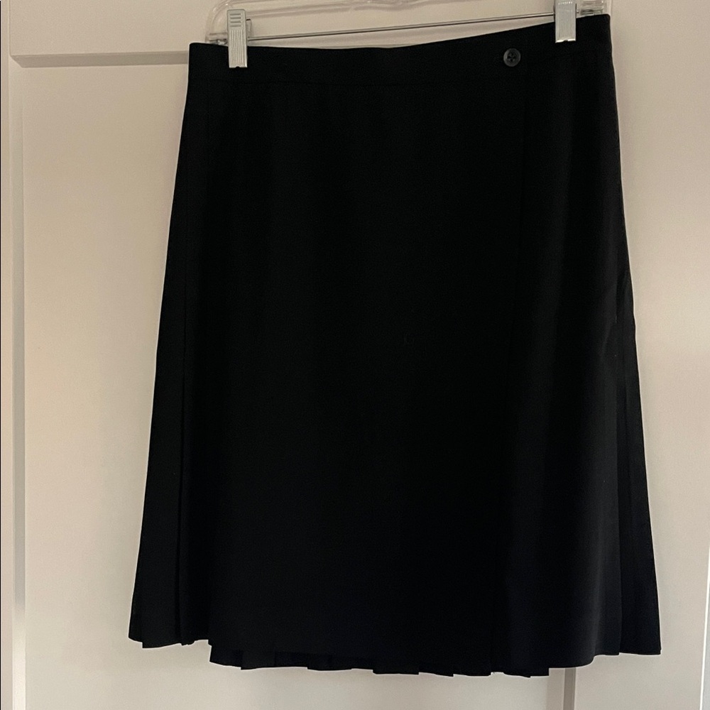Jones New York Elegant Black Wool Wrap Skirt with pleats